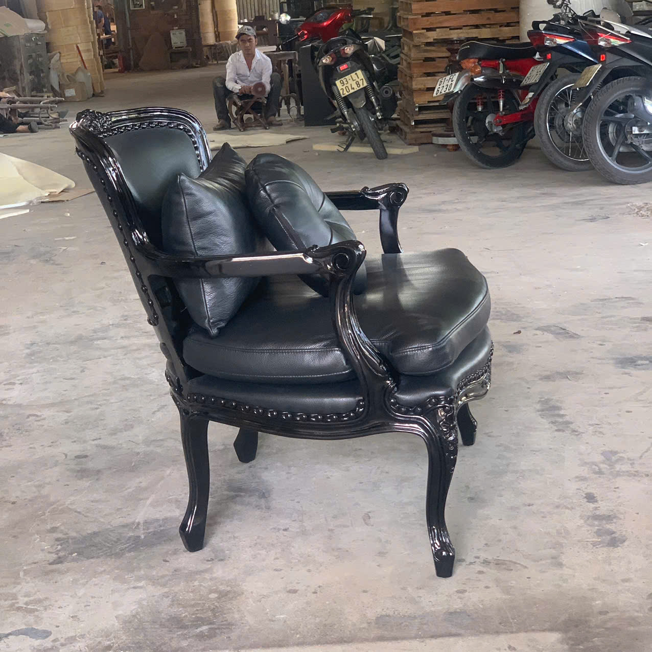 SOFA ĐƠN CỔ ĐIỂN LOUIS 15 BỌC DA